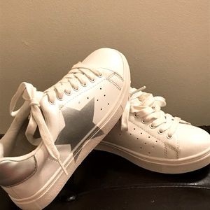 Steve Madden silver star sneakers sz 2